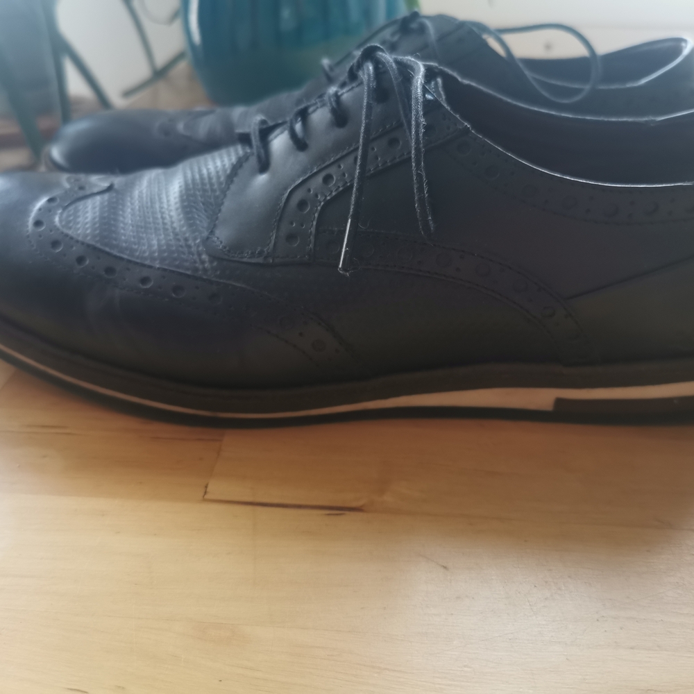 Classic Black Men's Dress Shoes - Picture 5 of 9